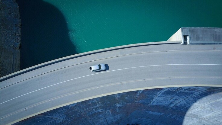 Voiture sur une route