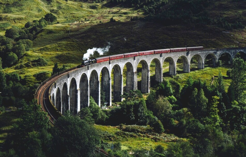 Un train qui représente la migration des données